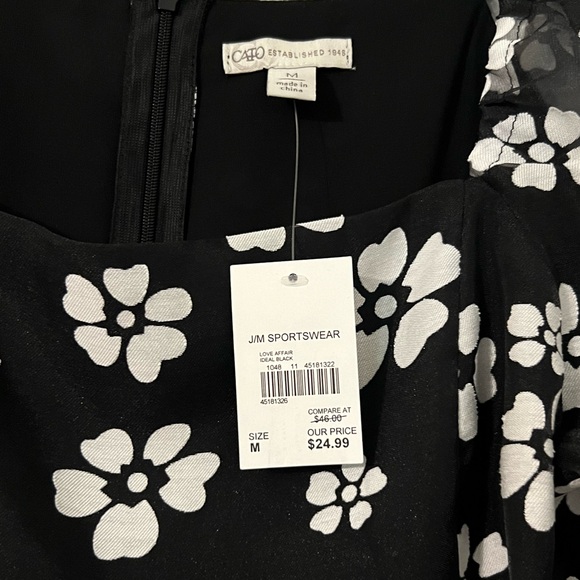 NWT- Cato Black and White Floral Blouse Sheer Sleeves Size Medium. - Picture 5 of 8
